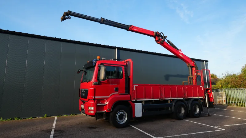 MAN - TGS 33.440 6x4 open box with Palfinger crane 