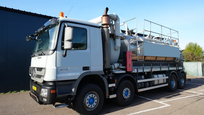 Mercedes-Benz - ACTROS 4144 8x4 vacuum truck 246.500km