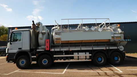 Mercedes-Benz - ACTROS 4144 8x4 vacuum truck 246.500km