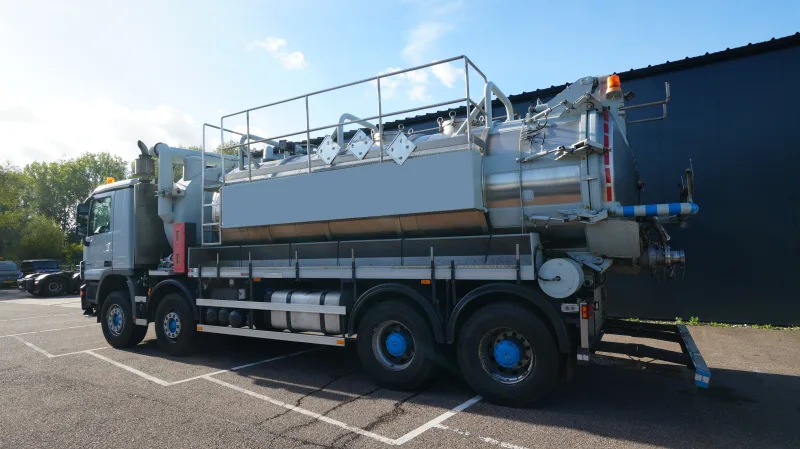 Mercedes-Benz - ACTROS 4144 8x4 vacuum truck 246.500km