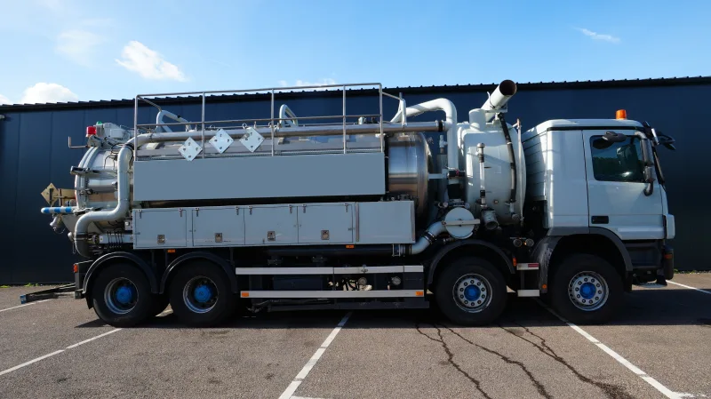 Mercedes-Benz - ACTROS 4144 8x4 vacuum truck 246.500km