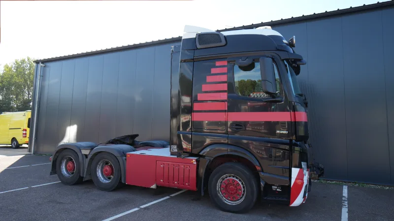 Mercedes-Benz - Actros 3351 6x4 tractor unit 360.700km