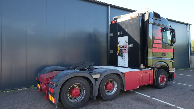 Mercedes-Benz - Actros 3351 6x4 tractor unit 360.700km
