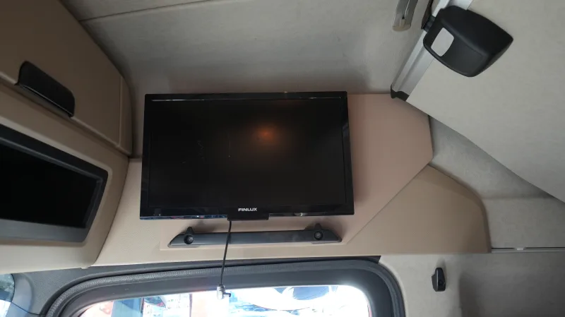 Mercedes-Benz - Actros 3351 6x4 tractor unit 360.700km
