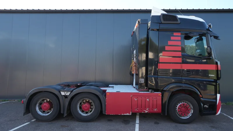 Mercedes-Benz - Actros 3351 6x4 tractor unit
