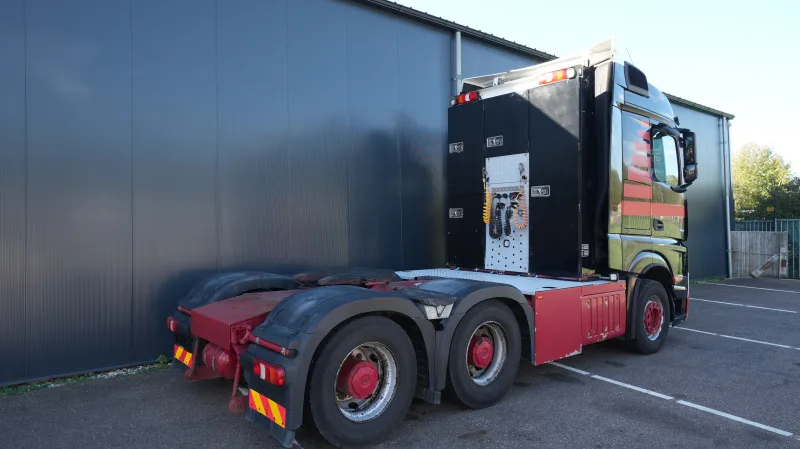 Mercedes-Benz - Actros 3351 6x4 tractor unit