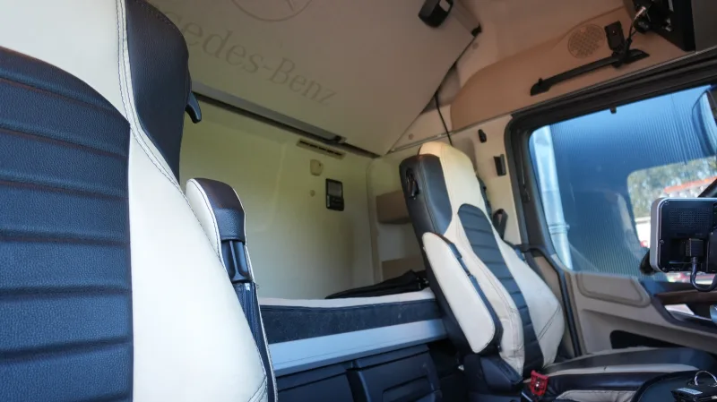 Mercedes-Benz - Actros 3351 6x4 tractor unit