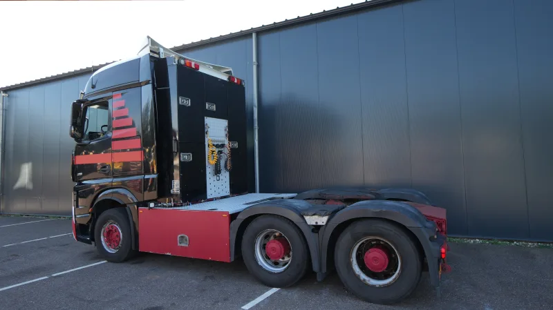 Mercedes-Benz - Actros 3351 6x4 tractor unit