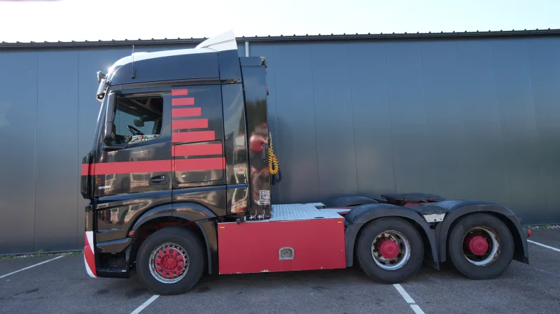 Mercedes-Benz - Actros 3351 6x4 tractor unit