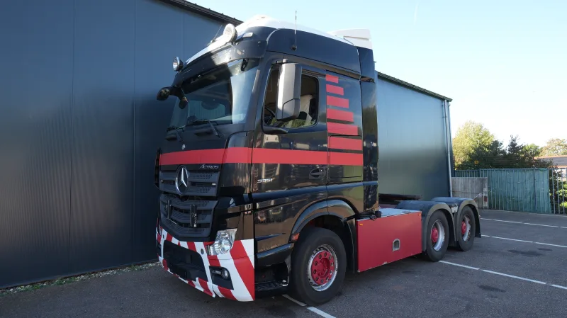 Mercedes-Benz - Actros 3351 6x4 tractor unit