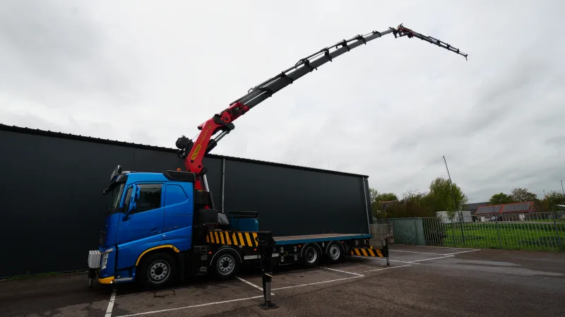 Volvo - FH 540 8x2 flatbed truck with Palfinger PK 92002 crane with PJ125E FLYJIB