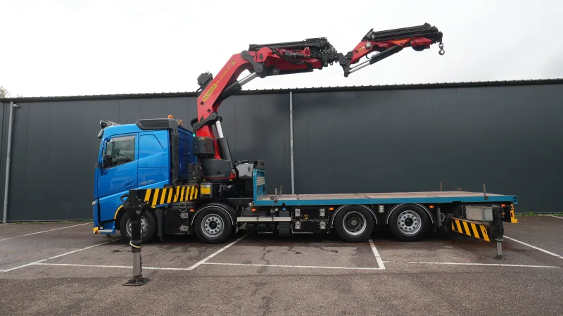 Volvo - FH 540 8x2 flatbed truck with Palfinger PK 92002 crane with PJ125E FLYJIB