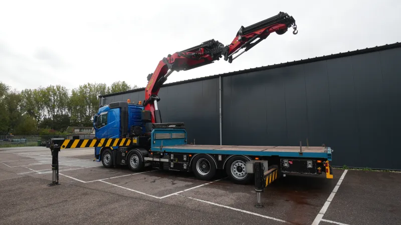 Volvo - FH 540 8x2 flatbed truck with Palfinger PK 92002 crane with PJ125E FLYJIB
