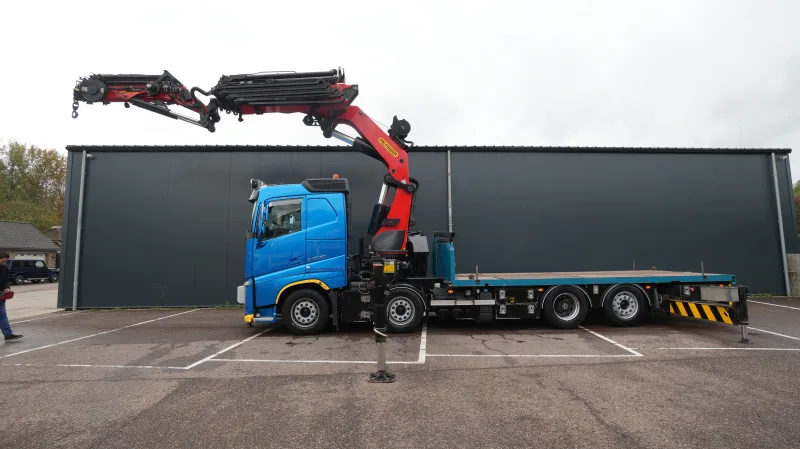 Volvo - FH 540 8x2 flatbed truck with Palfinger PK 92002 crane with PJ125E FLYJIB