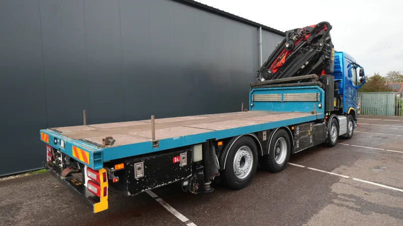 Volvo - FH 540 8x2 flatbed truck with Palfinger PK 92002 crane with PJ125E FLYJIB