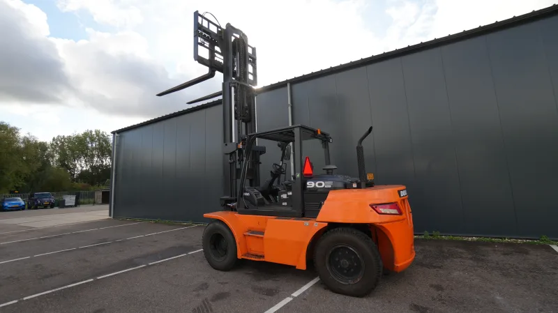 Doosan - D90S 9T FORKLIFT