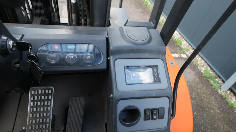 Doosan - D90S 9T FORKLIFT