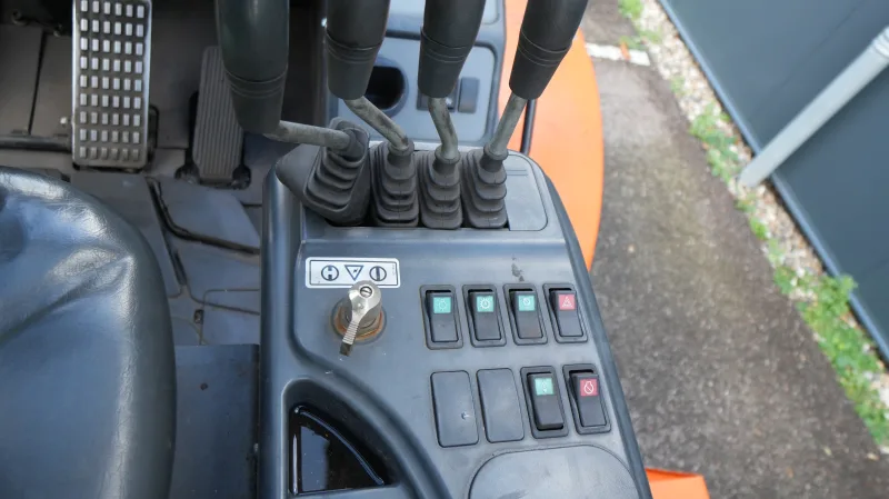 Doosan - D90S 9T FORKLIFT