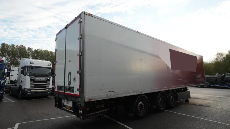 Floor - 3 Axle frigo trailer Carrier Vector 1550