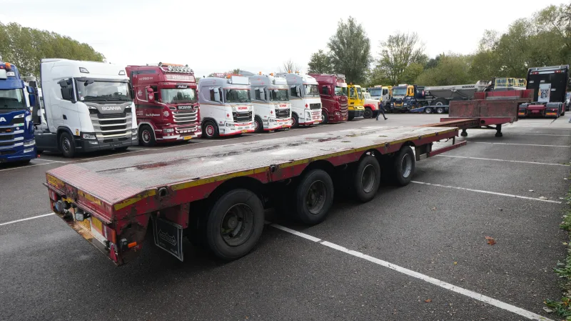 Nooteboom - 4 axle semi low loader 670cm extendable