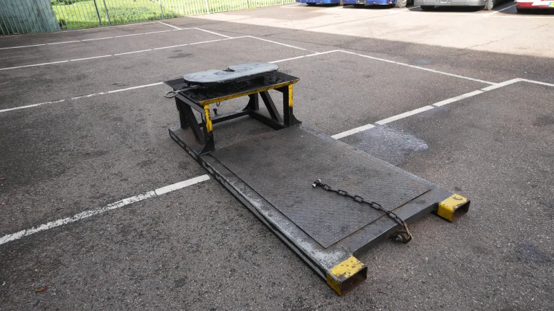 JOST - plaform with fifth wheel