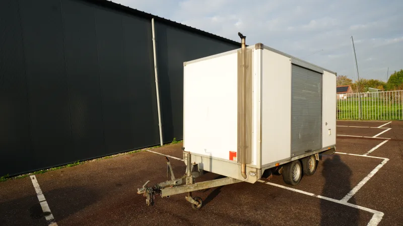 brand-unknown - 2 axle trailer with Atlas Copco XAHS37 compressor