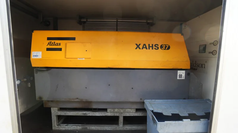 brand-unknown - 2 axle trailer with Atlas Copco XAHS37 compressor
